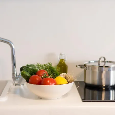 Thavma Milos 公寓 *